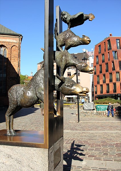 053-Памятник Бременским музыкантам